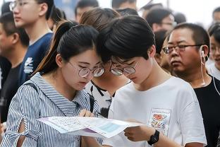 Emery: Tôi không hài lòng với các cầu thủ, tôi yêu cầu họ tôn trọng đối thủ và trọng tài.